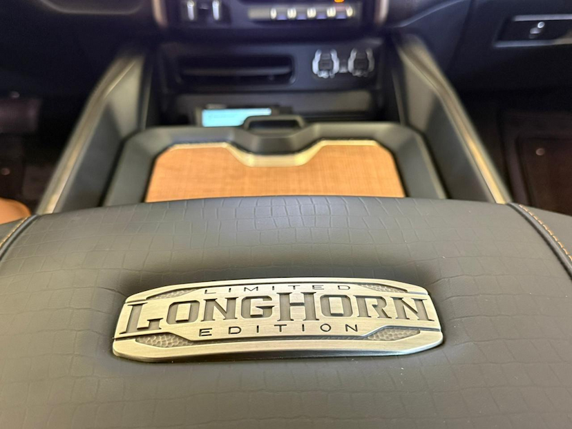 Foto do veículo RAM 3500  LONGHORN 6.7D 2022 473 KM 409.900,00