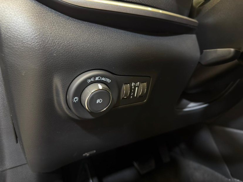 Foto do veículo JEEP COMPASS  LONG TF 2023 28.571 KM 132.900,00