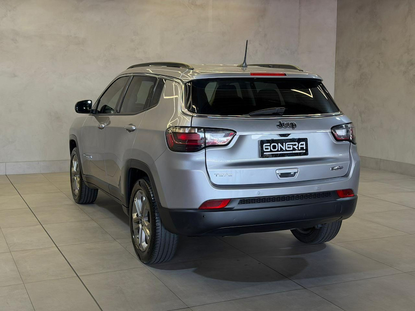 Foto do veículo JEEP COMPASS  LONG TF 2023 28.571 KM 132.900,00