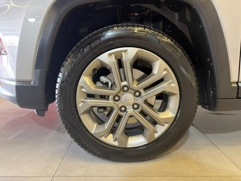 Foto do veículo JEEP COMPASS  LONG TF 2023 28.571 KM 132.900,00