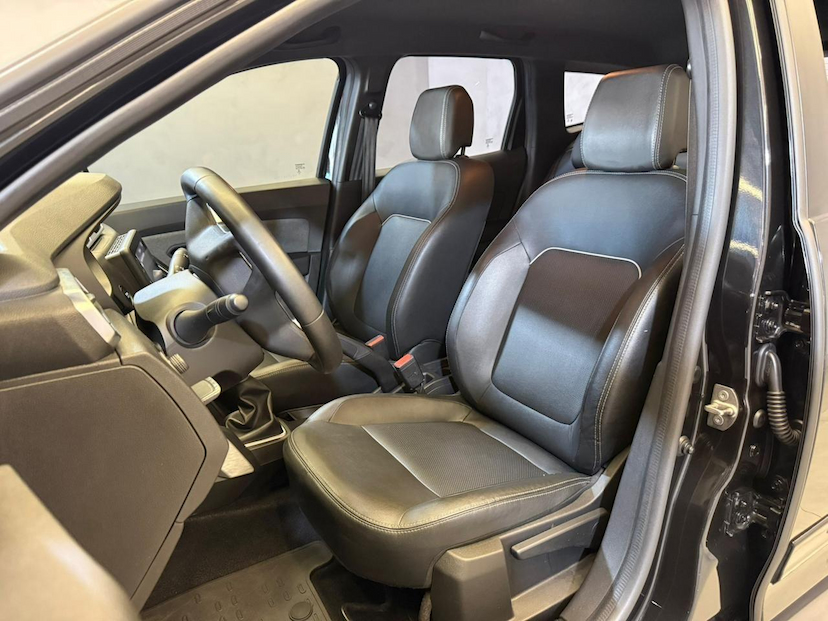 Foto do veículo RENAULT DUSTER  ICO16 CVT 2022 78.525 KM 89.900,00