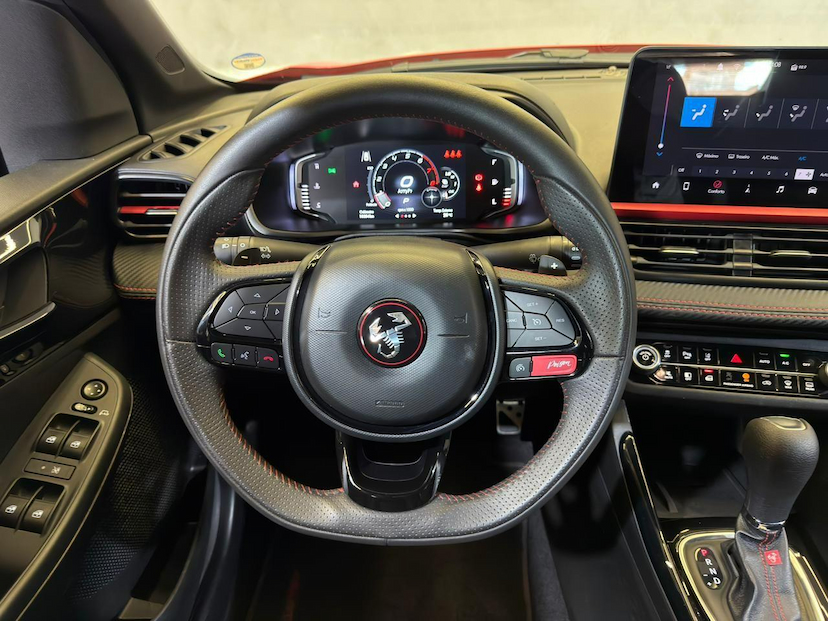 Foto do veículo FIAT FASTBACK  ABARTH 270 2024 18.334 KM 133.900,00