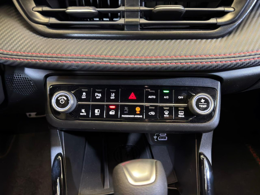 Foto do veículo FIAT FASTBACK  ABARTH 270 2024 18.334 KM 133.900,00
