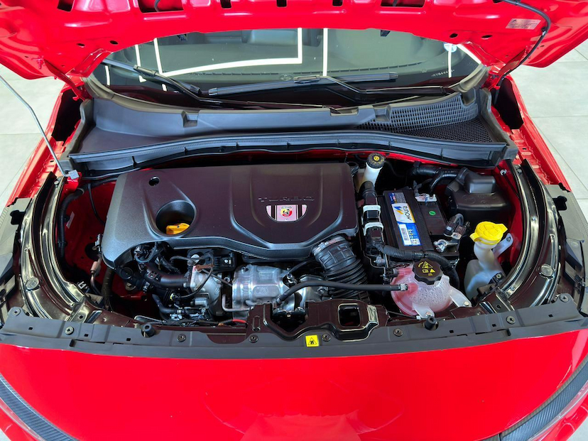 Foto do veículo FIAT FASTBACK  ABARTH 270 2024 18.334 KM 133.900,00