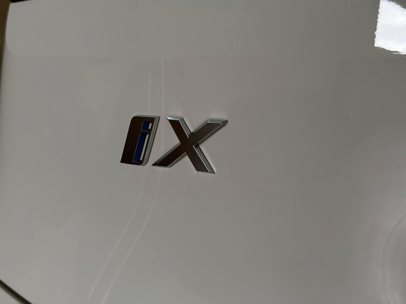 Foto do veículo BMW IX  XDRIVE40 2023 28.060 KM 329.900,00