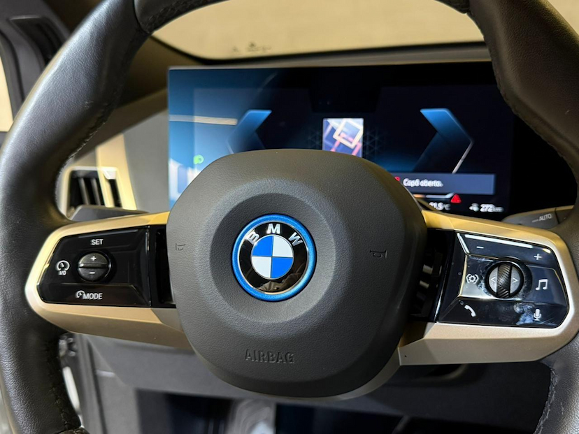 Foto do veículo BMW IX  XDRIVE40 2023 28.060 KM 329.900,00