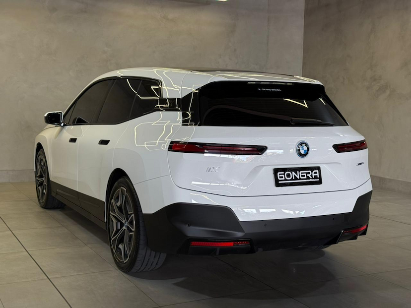 Foto do veículo BMW IX  XDRIVE40 2023 28.060 KM 329.900,00