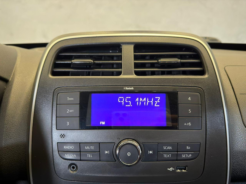 Foto do veículo RENAULT KWID  ZEN 10MT 2019 60.000 KM 42.900,00
