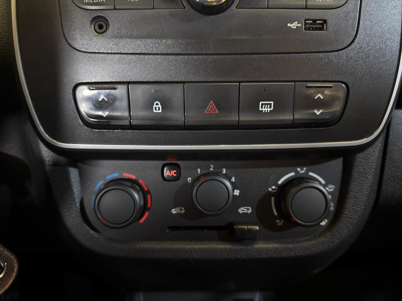 Foto do veículo RENAULT KWID  ZEN 10MT 2019 60.000 KM 42.900,00