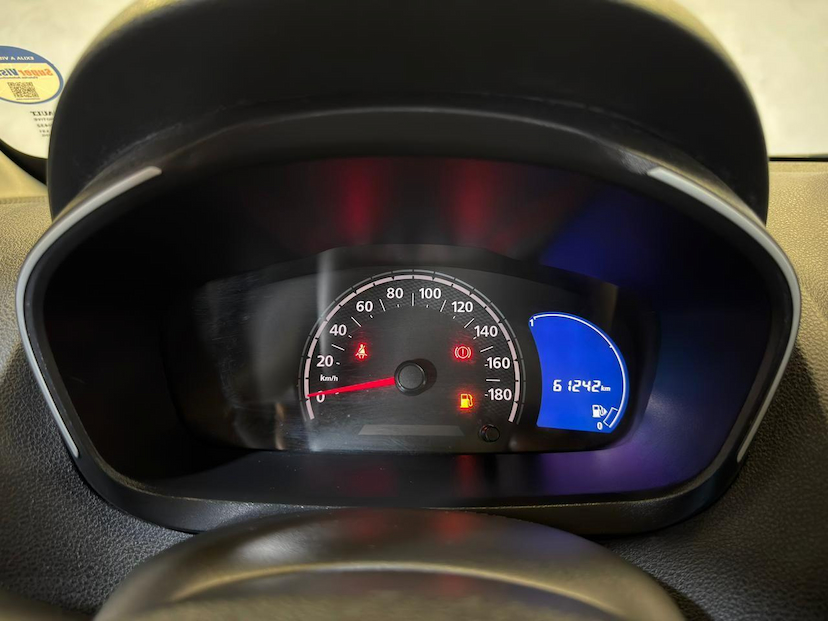 Foto do veículo RENAULT KWID  ZEN 10MT 2019 60.000 KM 42.900,00