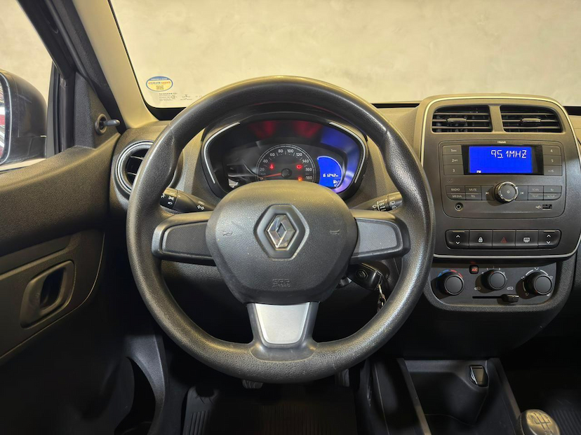 Foto do veículo RENAULT KWID  ZEN 10MT 2019 60.000 KM 42.900,00