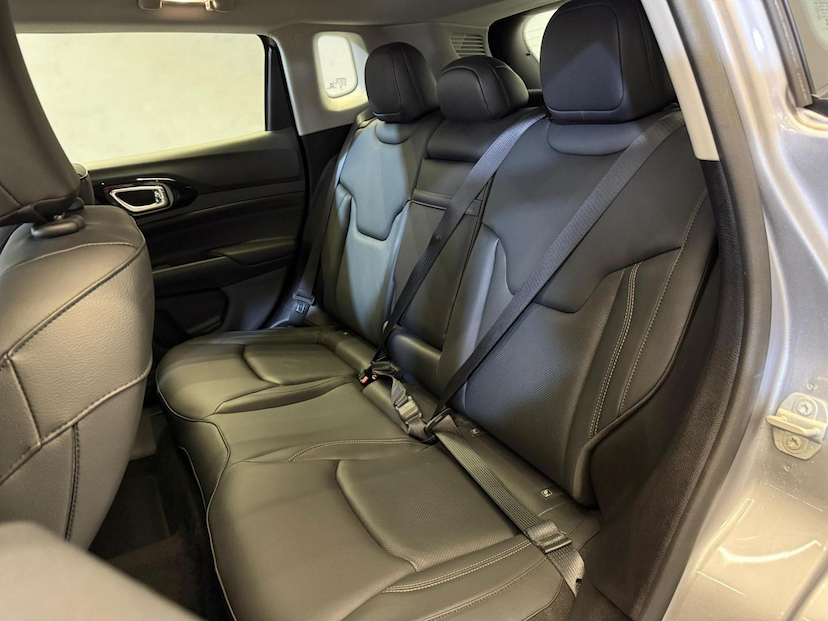 Foto do veículo JEEP COMPASS  LIMITED T 2025 8.652 KM 173.900,00