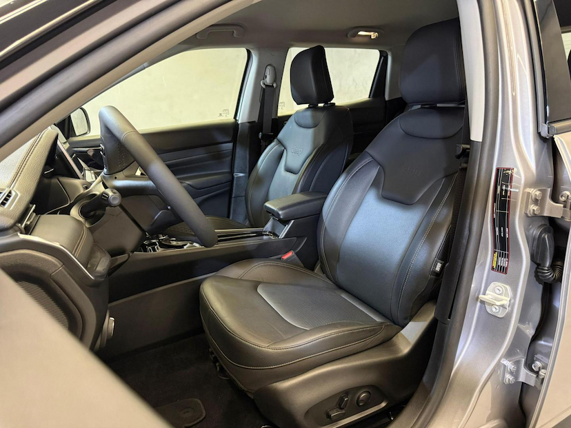 Foto do veículo JEEP COMPASS  LIMITED T 2025 8.652 KM 173.900,00