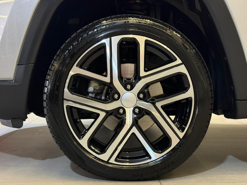 Foto do veículo JEEP COMPASS  LIMITED T 2025 8.652 KM 173.900,00