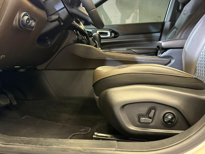 Foto do veículo JEEP COMMANDER  OVR TD380 2022 59.784 KM 175.900,00