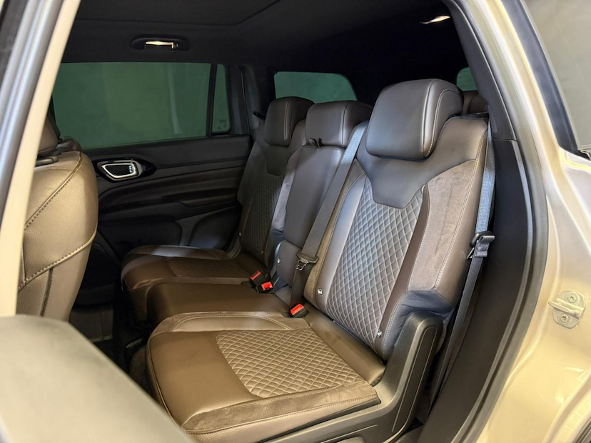 Foto do veículo JEEP COMMANDER  OVR TD380 2022 59.784 KM 175.900,00