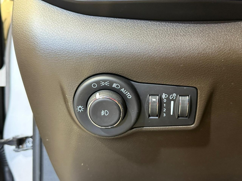 Foto do veículo JEEP COMMANDER  OVR TD380 2022 59.784 KM 175.900,00