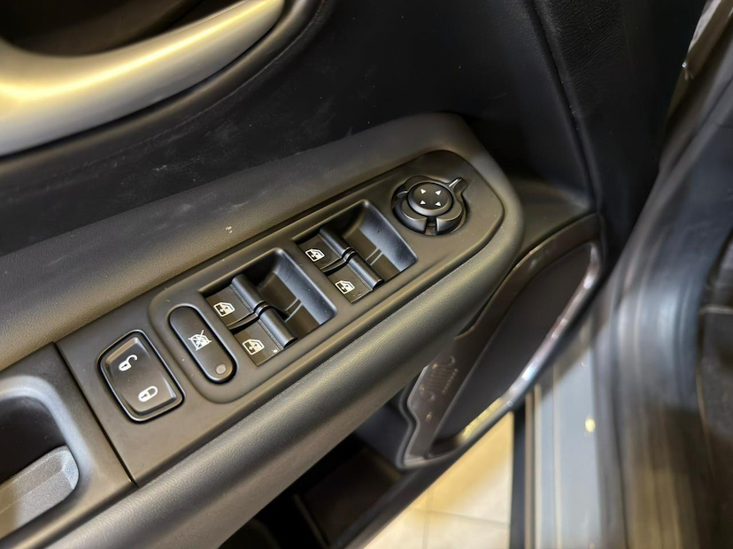 Foto do veículo JEEP RENEGADE  LGTD T270 2024 18.596 KM 118.900,00