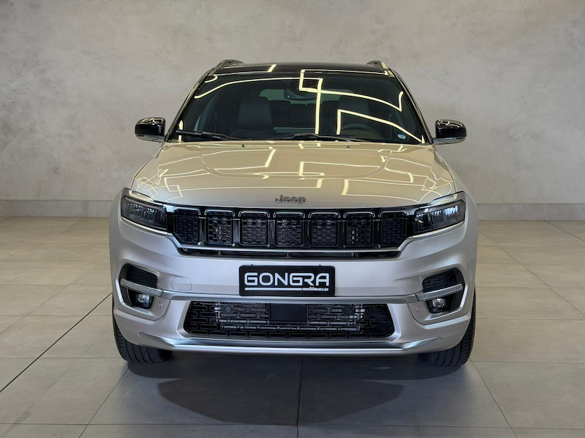 Foto do veículo JEEP COMMANDER  OVR T270 2024 14.633 KM 196.900,00