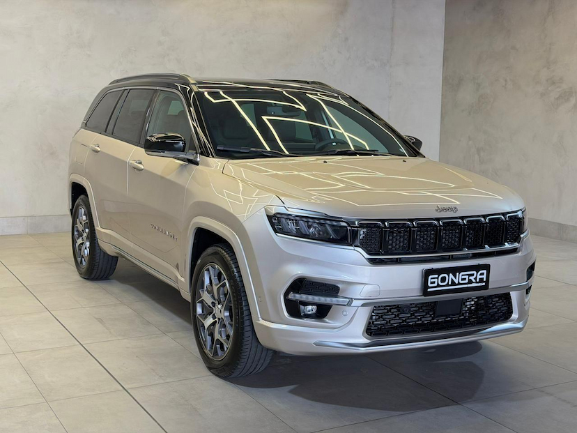Foto do veículo JEEP COMMANDER  OVR T270 2024 14.633 KM 196.900,00