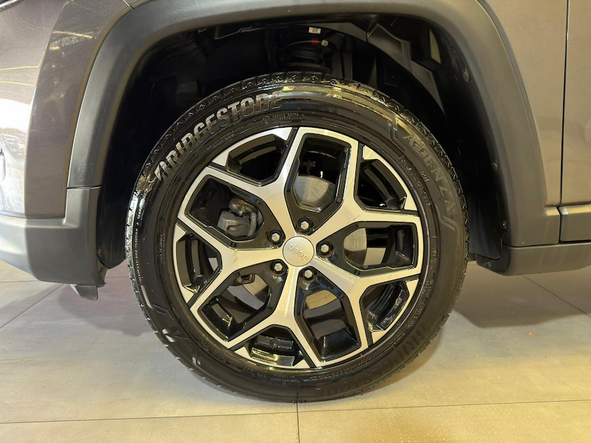 Foto do veículo JEEP COMPASS  LONG T 2025 9.900 KM 155.900,00