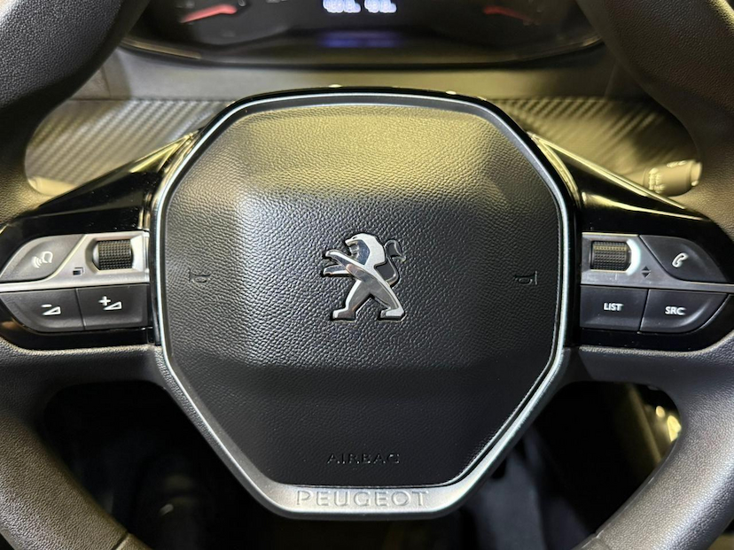Foto do veículo PEUGEOT 208  STYLE MT 2024 45.807 KM 78.900,00
