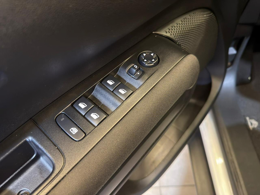 Foto do veículo CITROËN C4 CACTUS C4CACTUS SHINE T 2019 75.250 KM 78.900,00