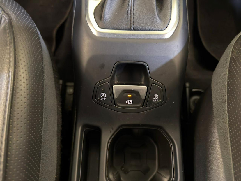Foto do veículo JEEP RENEGADE  LONGITUDE 1.8 FLEX AUTOMATICO 2021 90.566 KM 86.900,00