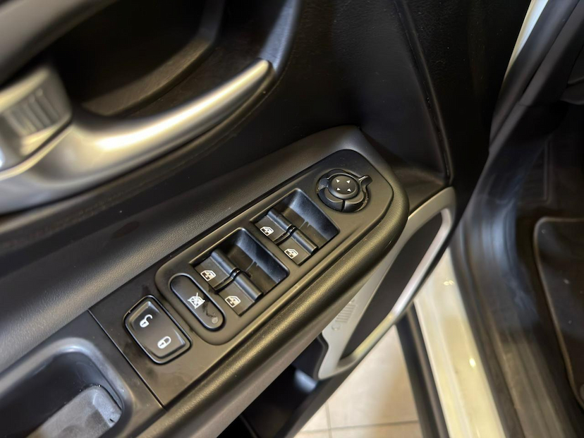 Foto do veículo JEEP RENEGADE  LONGITUDE 1.8 FLEX AUTOMATICO 2021 90.566 KM 86.900,00