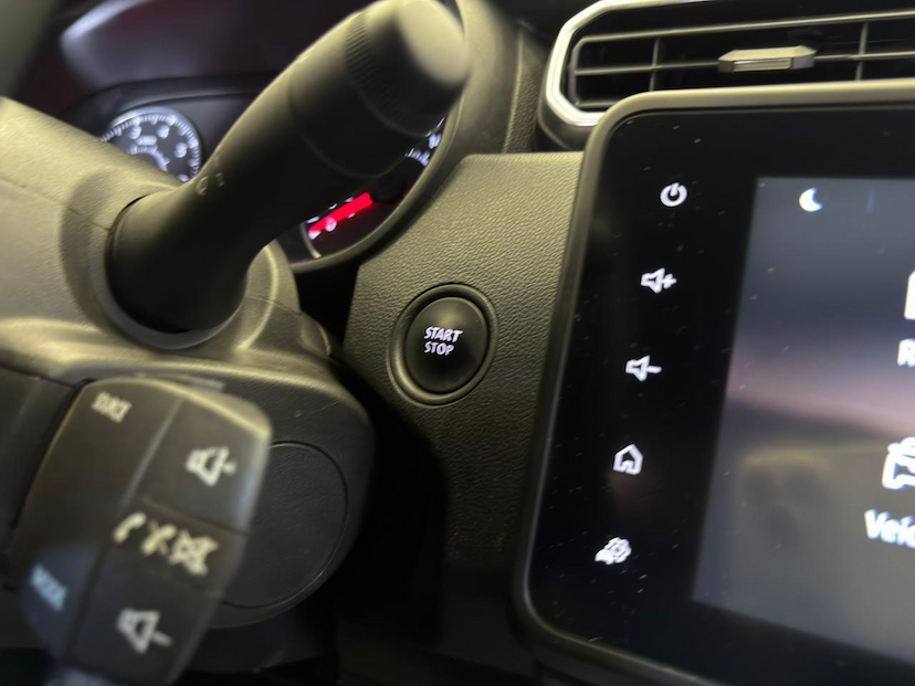 Foto do veículo RENAULT DUSTER  ICONIC 1.3 TB 16V FLEX AUT. 2023 72.818 KM 98.900,00