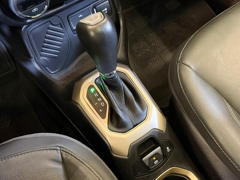 Foto do veículo JEEP RENEGADE  LNGTD AT 2016 93.971 KM 74.900,00