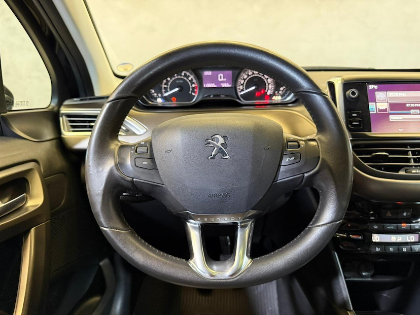 Foto do veículo PEUGEOT 2008  GRIFFE 1.6 MANUAL 2016 113.920 KM 58.900,00