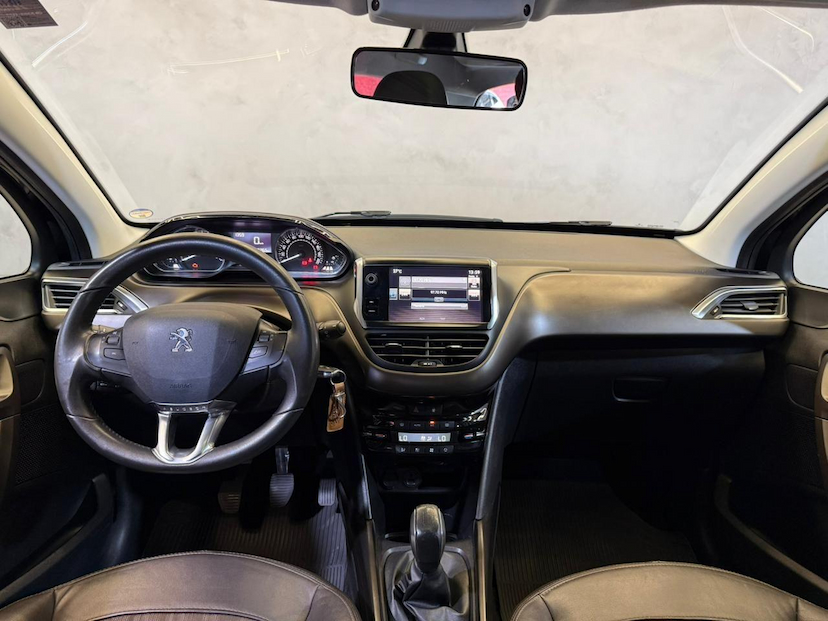 Foto do veículo PEUGEOT 2008  GRIFFE 1.6 MANUAL 2016 113.920 KM 58.900,00