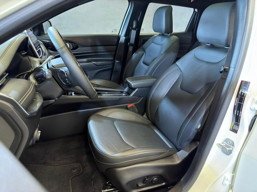 Foto do veículo JEEP COMPASS  SERIE S T 2025 25.837 KM 186.900,00