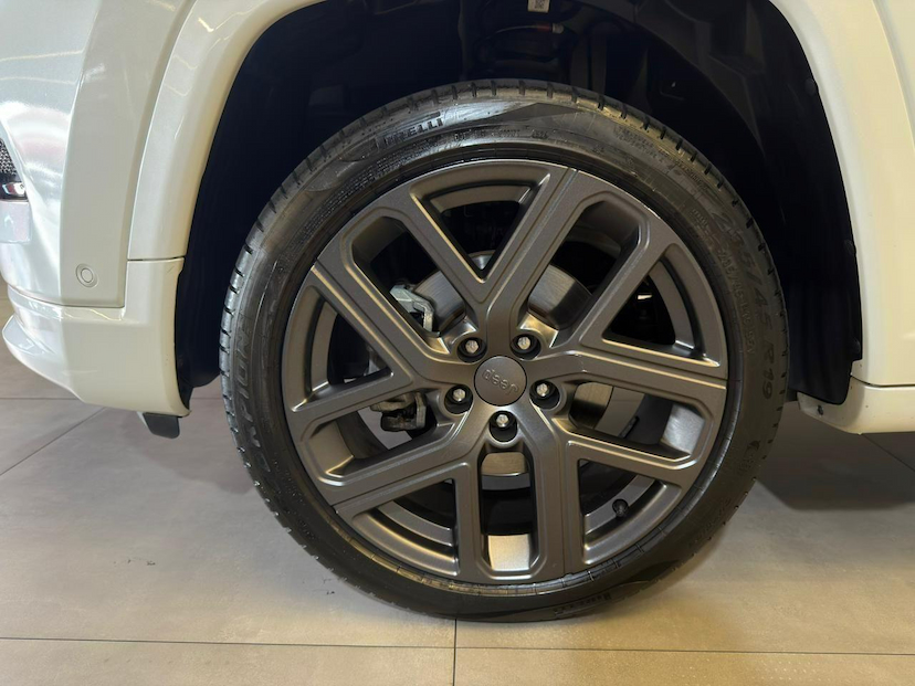 Foto do veículo JEEP COMPASS  SERIE S T 2025 25.837 KM 186.900,00