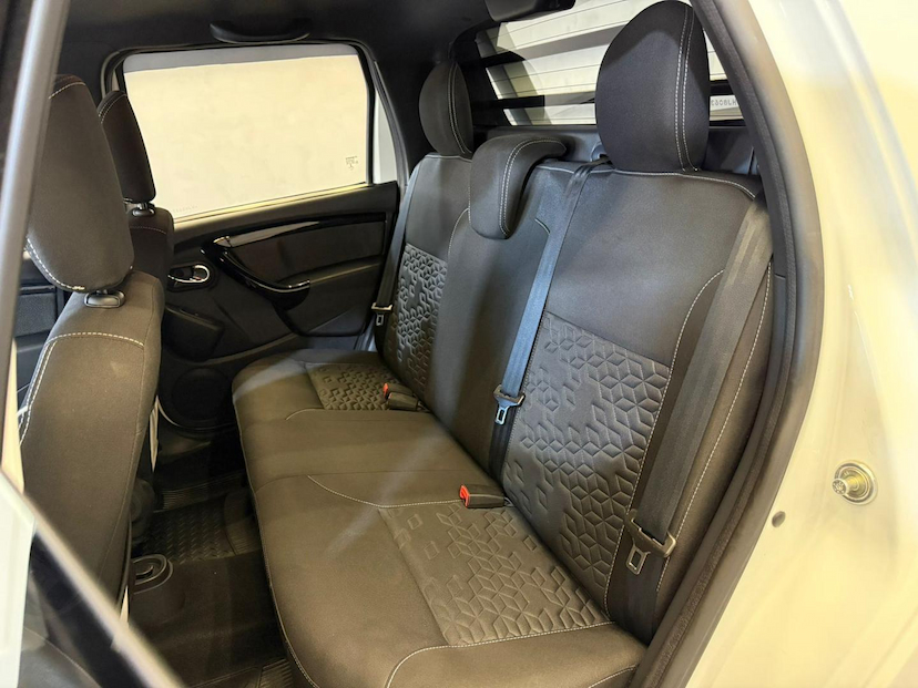 Foto do veículo RENAULT DUSTER OROCH OROCH DYN 16 SCE 2017 79.891 KM 74.900,00