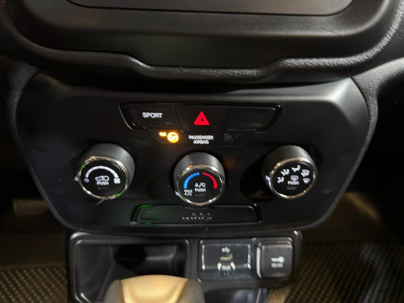 Foto do veículo JEEP RENEGADE  SPORT AT 2019 86.945 KM 74.900,00