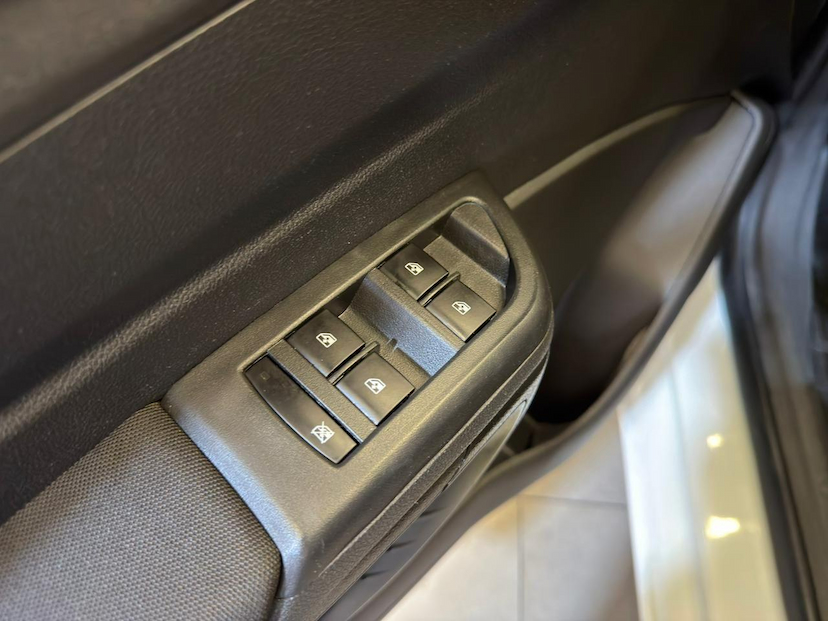 Foto do veículo CHEVROLET ONIX  1.4AT LTZ 2016 140.537 KM 58.900,00