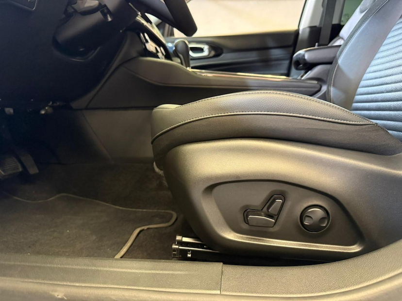 Foto do veículo JEEP COMMANDER  LIM T270 2024 17.447 KM 172.900,00
