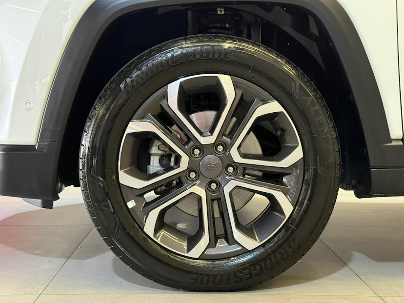 Foto do veículo JEEP COMMANDER  LIM T270 2024 17.447 KM 172.900,00