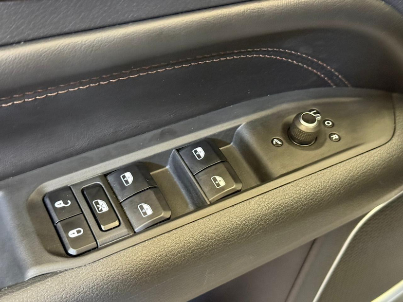 Foto do veículo JEEP COMMANDER  LIM T270 2024 17.447 KM 172.900,00