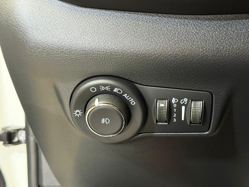 Foto do veículo JEEP COMMANDER  LIM T270 2024 17.447 KM 172.900,00