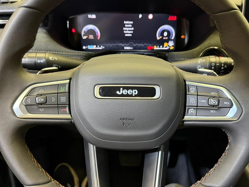 Foto do veículo JEEP COMMANDER  LIM T270 2024 17.447 KM 172.900,00