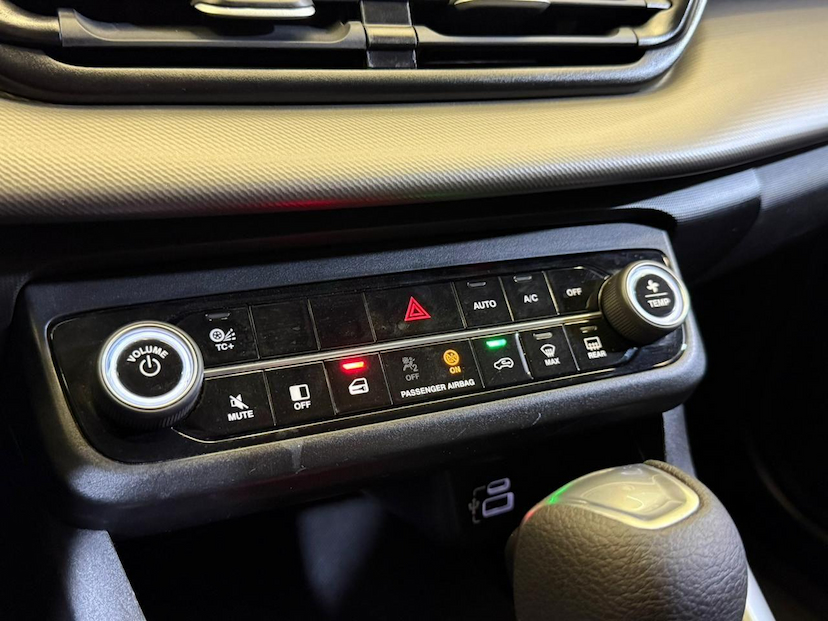 Foto do veículo FIAT FASTBACK  TURBO 200 2025 9.323 KM 109.900,00