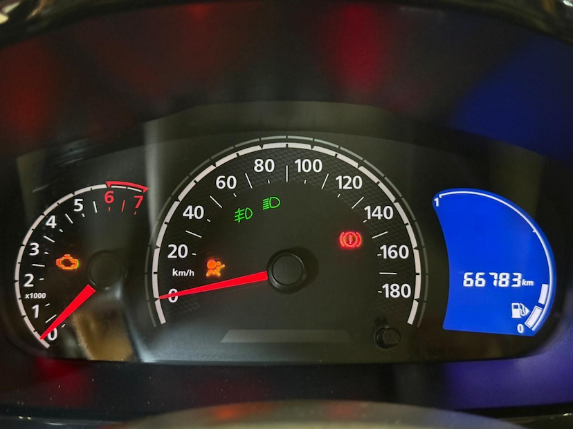 Foto do veículo RENAULT KWID  INTENS 10 MT 2020 66.751 KM 44.900,00