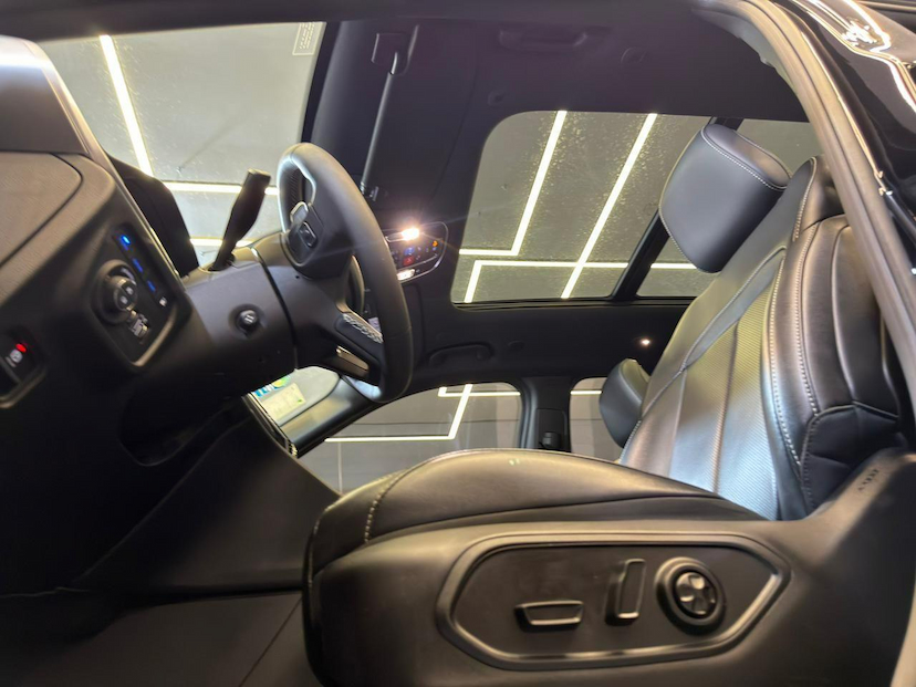 Foto do veículo JEEP CHEROKEE GRAND  4XE 2.0 T. AUT. (HIBRIDO) 2024 18.806 KM 375.900,00