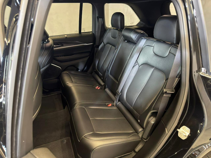 Foto do veículo JEEP CHEROKEE GRAND  4XE 2.0 T. AUT. (HIBRIDO) 2024 18.806 KM 375.900,00