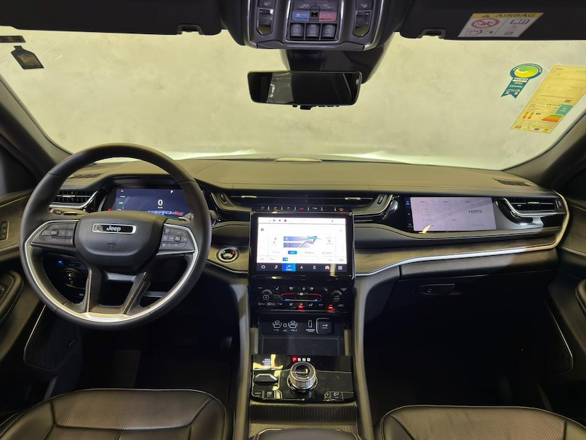 Foto do veículo JEEP CHEROKEE GRAND  4XE 2.0 T. AUT. (HIBRIDO) 2024 18.806 KM 375.900,00