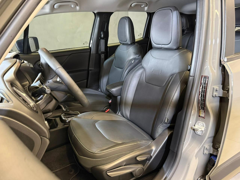 Foto do veículo JEEP RENEGADE  LGTD T270 2024 34.775 KM 114.900,00