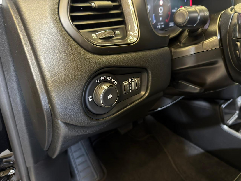 Foto do veículo JEEP RENEGADE  LGTD T270 2024 29.406 KM 115.900,00